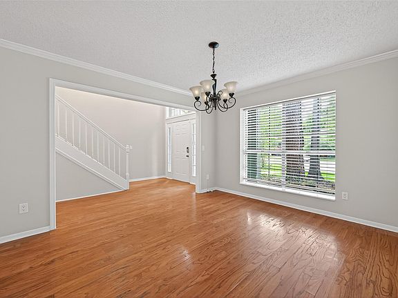 4th image of 106 Breezy Point Pl