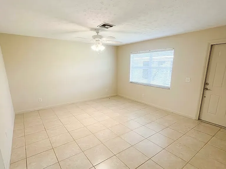 541 SW 34th Ter #537 — Photo 8