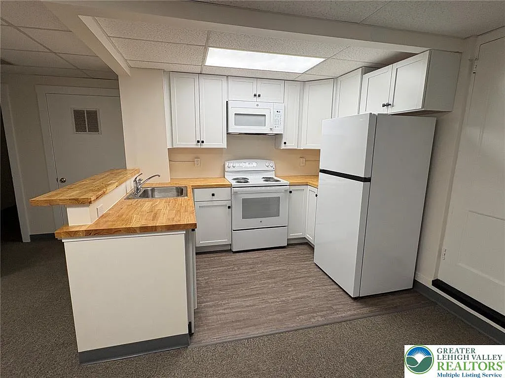 2 bed, 848 sqft, $1,375 — Photo 2