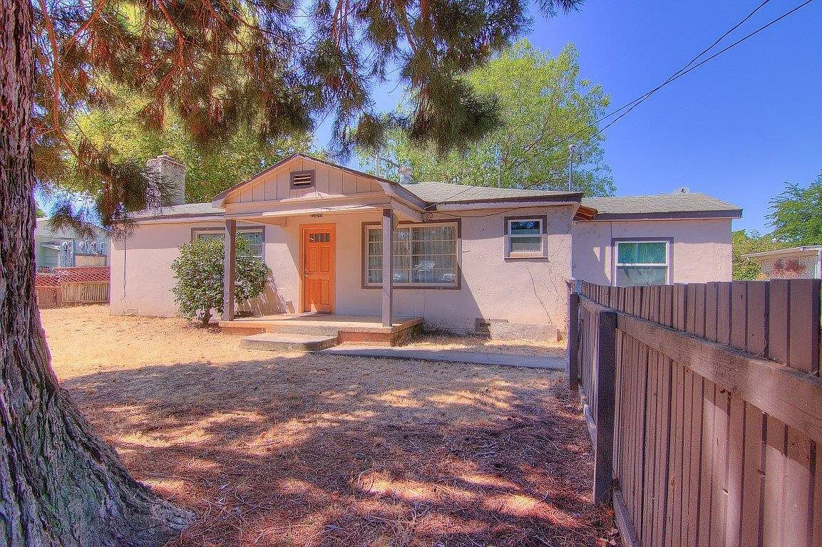 2755 Elliott Ave photo 1