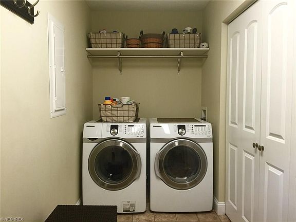 4th image of 853 Howard Dr
