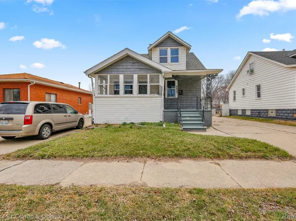6837 Braun St, Center Line, MI 48015