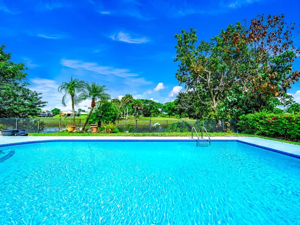 2329 Seaford Dr, Wellington, FL 33414