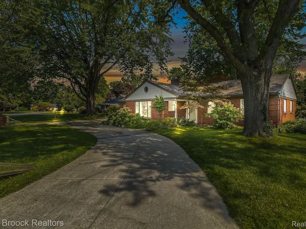 38566 Asbury Park St, Clinton Township, MI 48036