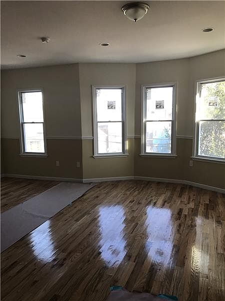 1st image of 2750 Gifford Ave