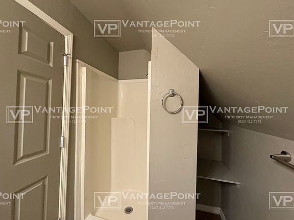 3rd image of 622 E Walnut St