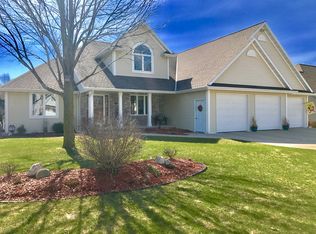2450 Wandering Springs Cir, Green Bay, WI 54311