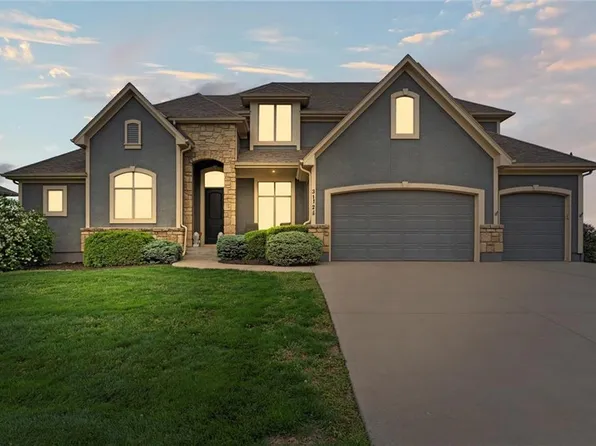 3112 SE 2nd St, Lees Summit, MO 64063