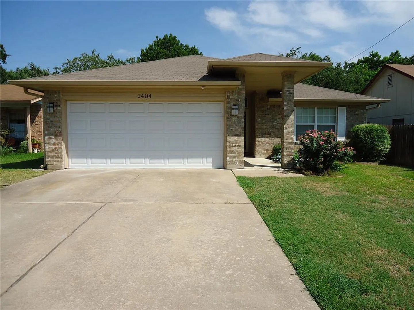 Beautiful One-story home with an Open floor plan — Photo 2