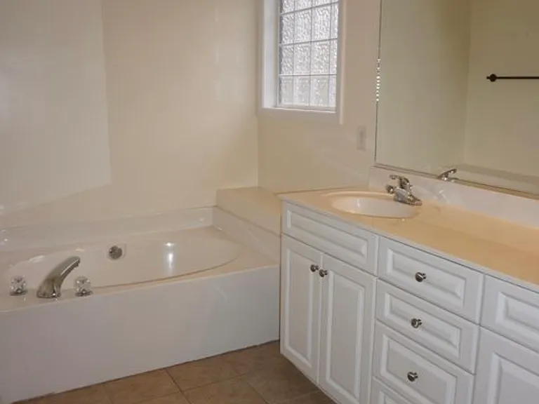 2 Ice Ct — Photo 8