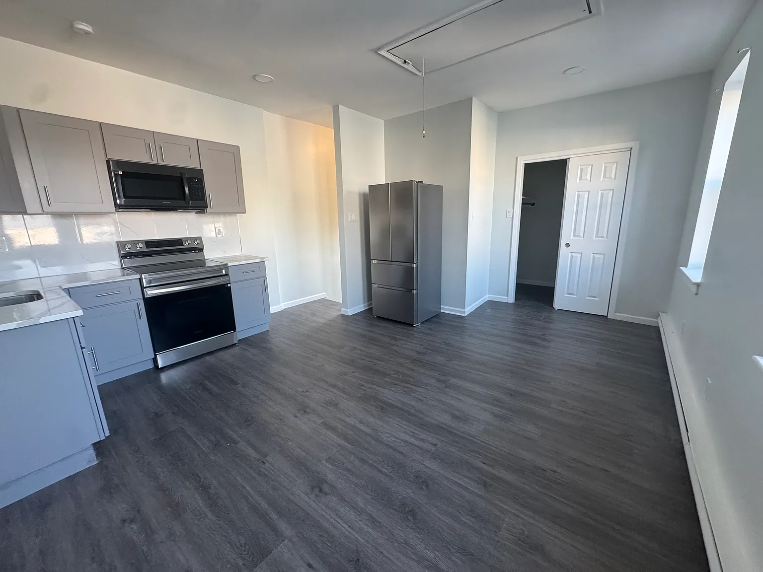 2 bed, 1200 sqft, $1,300 — Photo 2