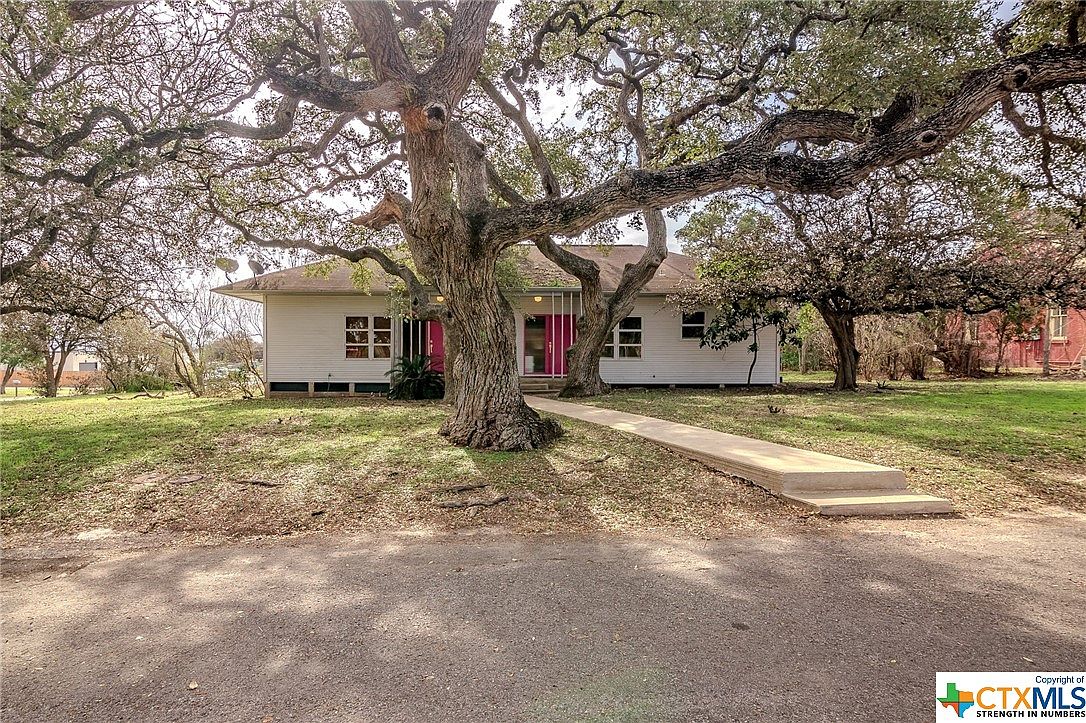 233 E Garden St, Goliad, TX 77963 Zillow