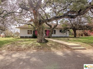 233 E Garden St, Goliad, TX 77963