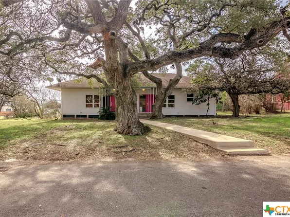 233 E Garden St, Goliad, TX 77963