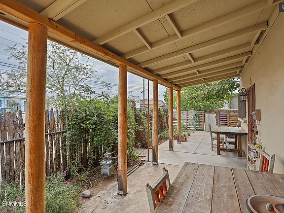 5th image of 517 N Mesquite St