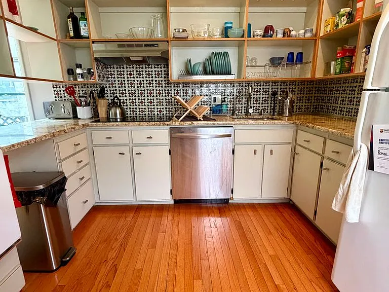 4518 Regent St — Photo 7