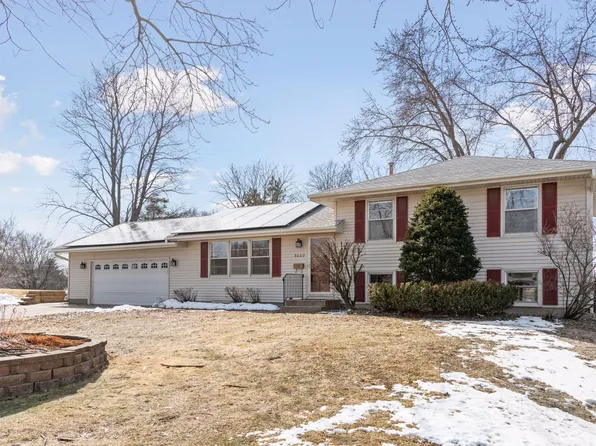 8449 Morris Cir, Bloomington, MN 55437