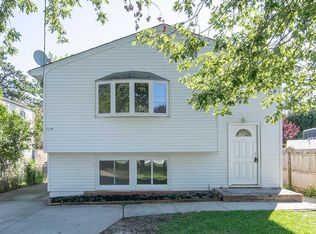 134 Baiting Place Rd, Farmingdale, NY 11735