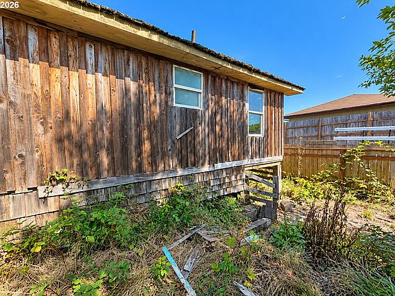 4th image of 832 Doborout St