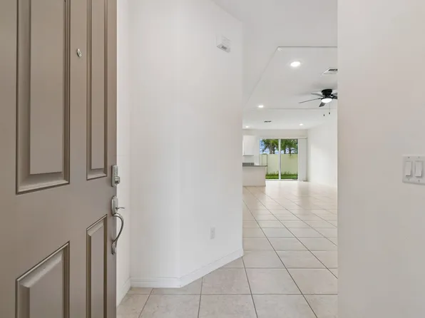 34214 Rogallo Ln, Wesley Chapel, FL 33545