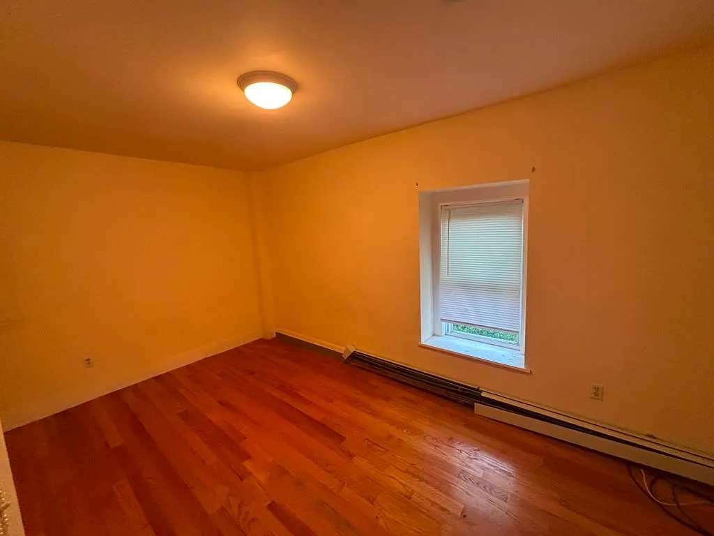 4 bed, 1000 sqft, $2,800 — Photo 1