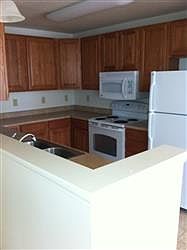 3rd image of 1611 E Parkview St