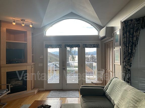 5th image of 958 Manhattan Dr