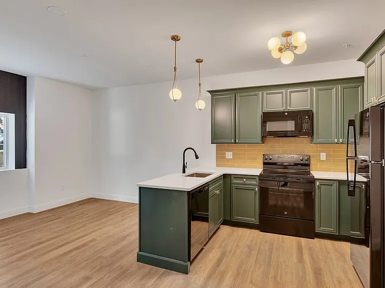 36 Pawling Ave #101 — Photo 10