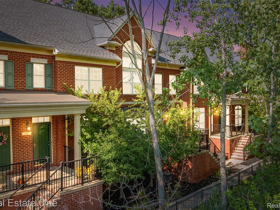 1st image of 609 Village Ln