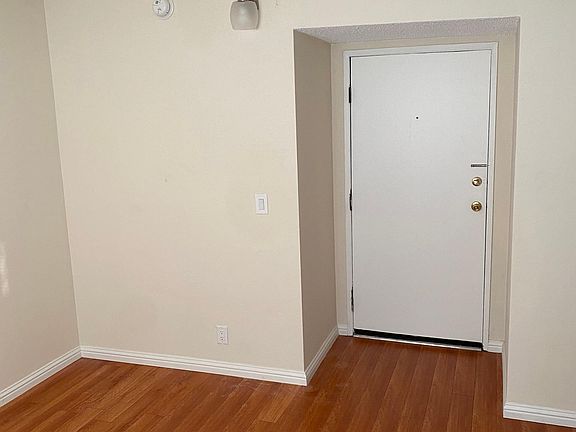 3rd image of 1453 Colby Ave #6