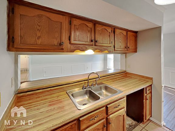 5th image of 3405 Laurelwood St