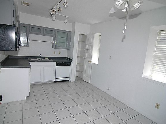 5th image of 7403 Londres Dr
