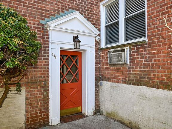 2nd image of 708 Palmer Ct APT 1F
