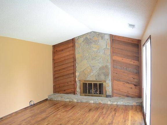 3rd image of 2973 Christophers Ct
