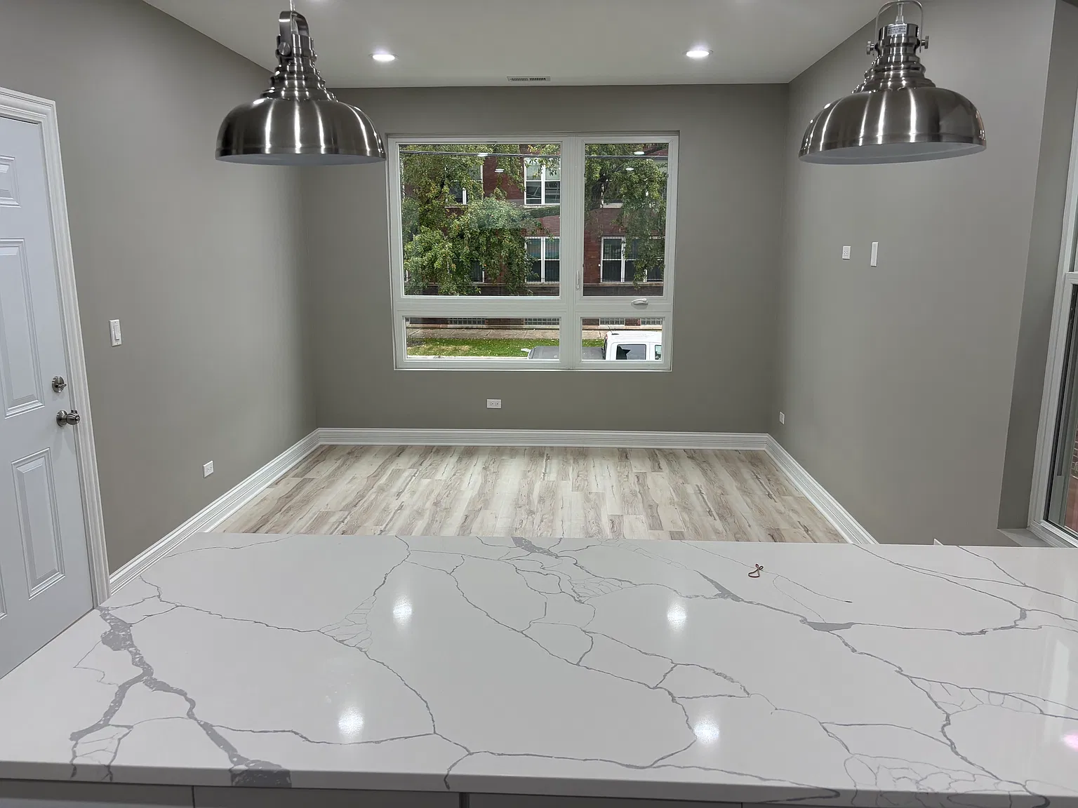 2 bed, 1300 sqft, $2,100 — Photo 4