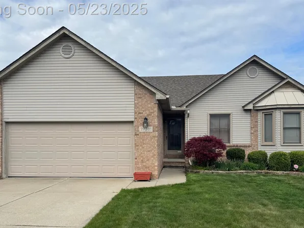 27201 Robin Dr, Chesterfield, MI 48051