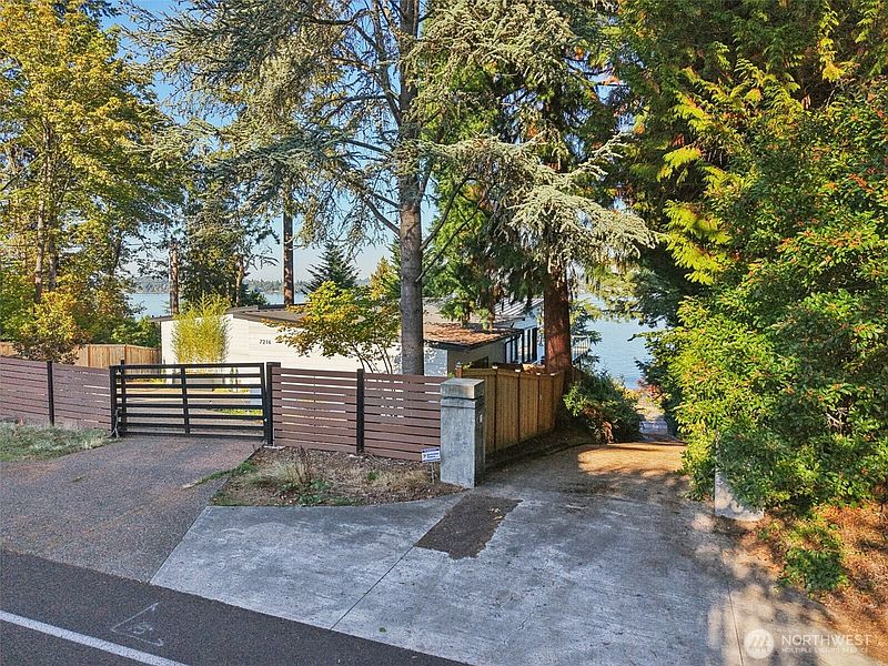 4th image of 7220 N Mercer Way