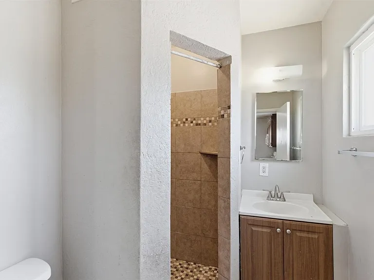 2609 W Morten Ave #1 — Photo 13