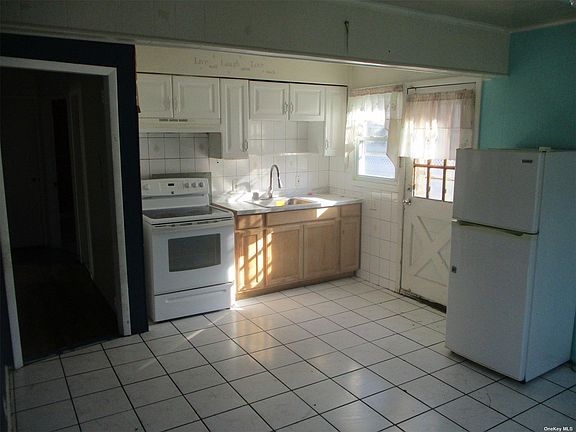 3rd image of 25 Marvin Ave