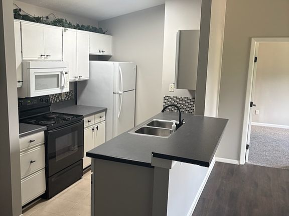 4th image of 76 View Terrace Dr Suite 10