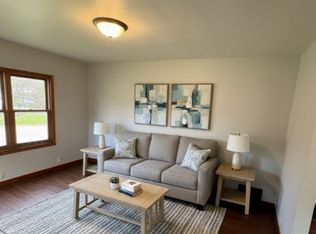 1601 W 11th St, Waterloo, IA 50702