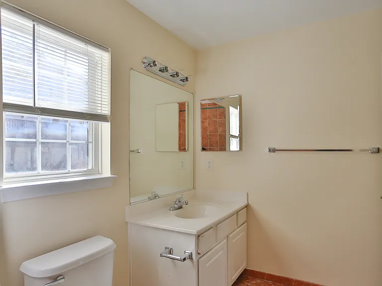 17259 Larkin Dr — Photo 14