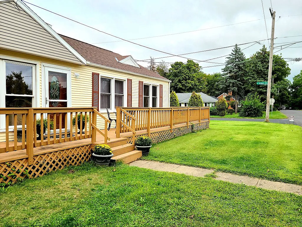 4003 N Grand Blvd photo 1