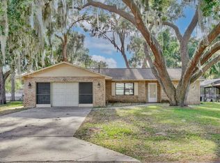 613 Yorktown Dr, Leesburg, FL 34748