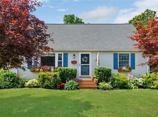 70 Longfellow Dr, Warwick, RI 02818