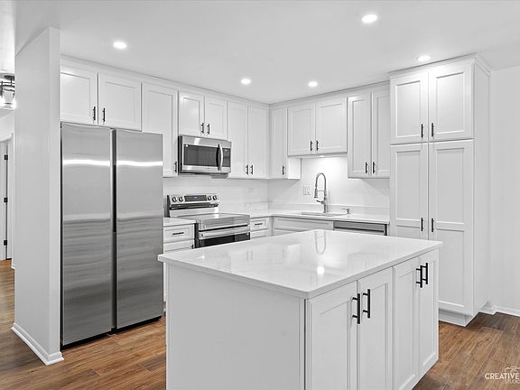 3rd image of 120 Lakeview Dr APT 208