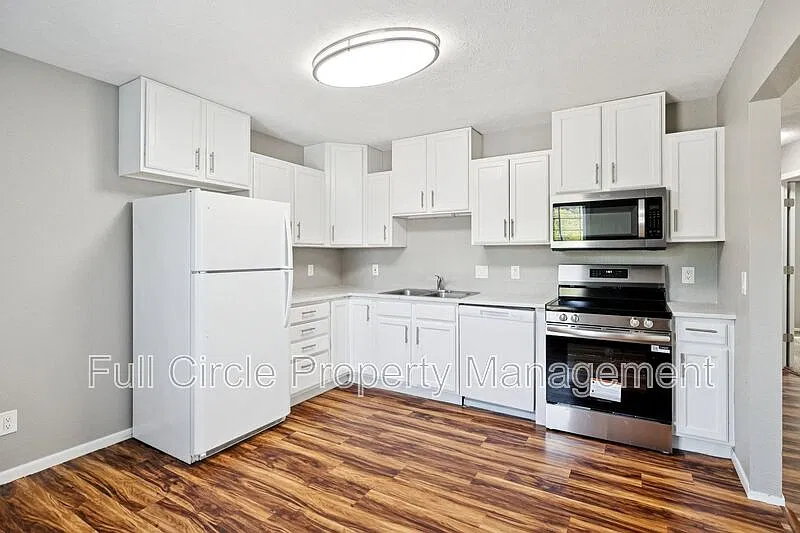 3 bed, 2.0 bath, 1592 sqft, $1,595 — Photo 1