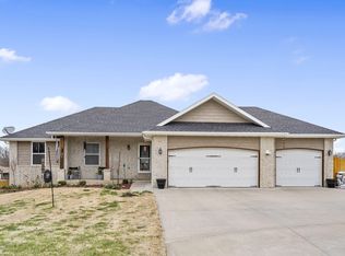 293 W Foxtrot Cir, Fair Grove, MO 65648
