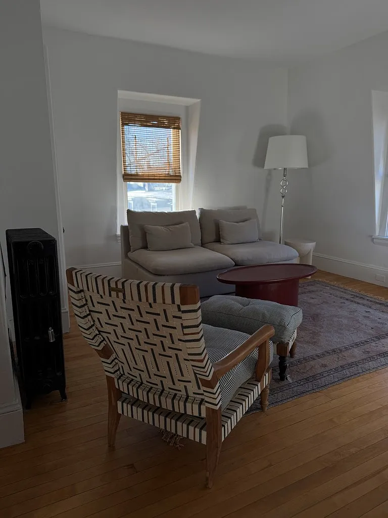 Stylish 2-Bedroom Apartment in Vibrant Portland — Photo 3