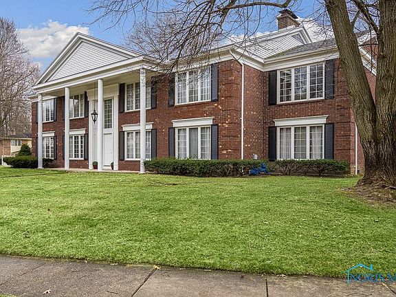 2nd image of 4143 Stonehenge Dr #3